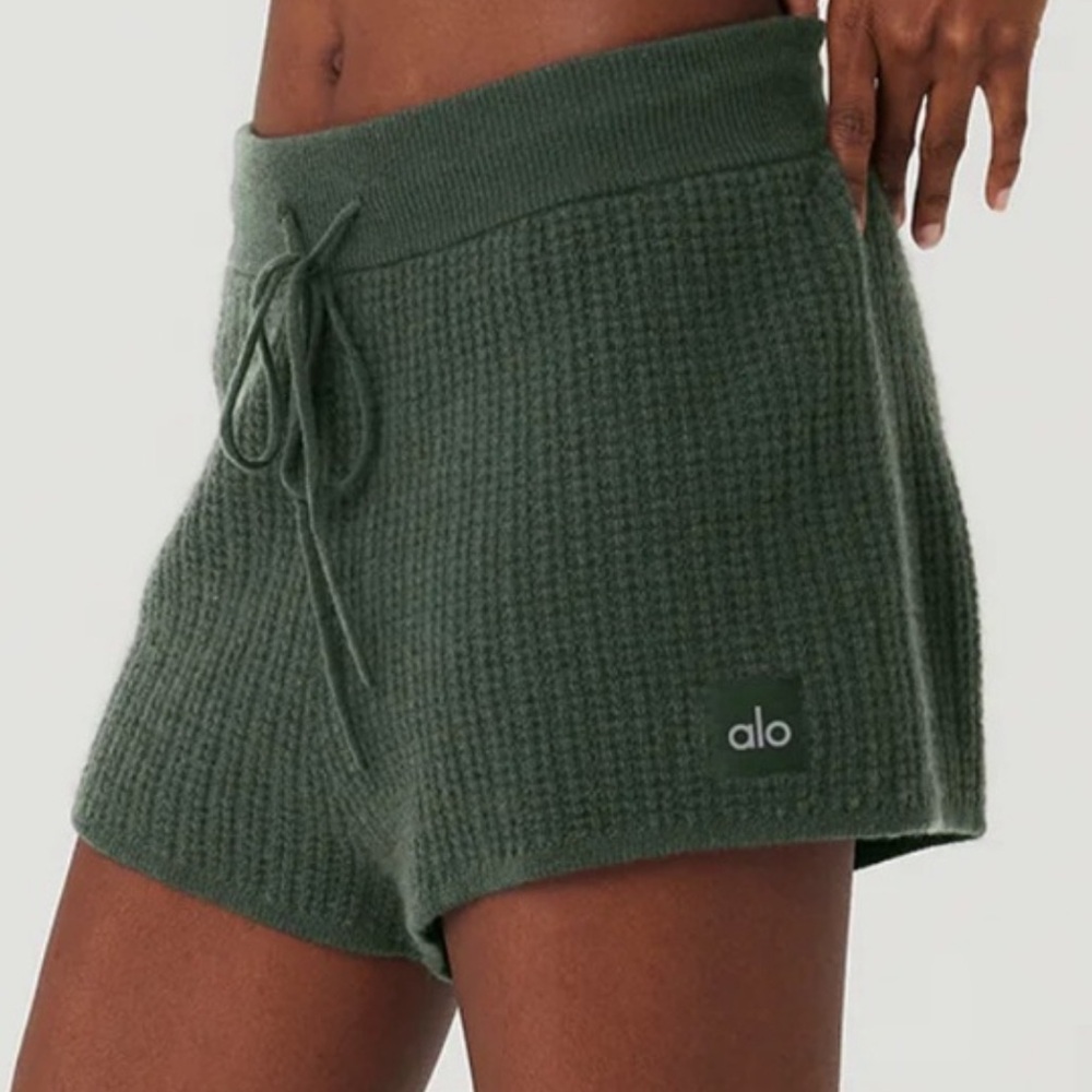 ALO Yoga Cashmere Plush Waffle Knit Shorts Dark Cactus sz SMALL